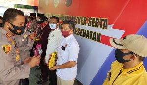 Kampanye Budaya Hidup Baru, Kapolres Wonogiri Bagikan 3.575 Masker