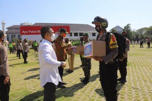 Komisi III DPR RI Kunjungi Polda Jateng dan Bagikan 36.000 Masker Kepada Komunitas Masyarakat