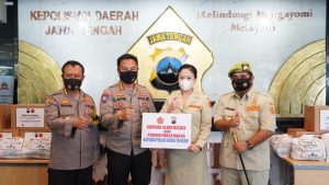 POLDA JATENG TERIMA BANTUAN SEMBAKO DAN MASKER DARI PEMUDA PANCA MARGA UNTUK MASYARAKAT