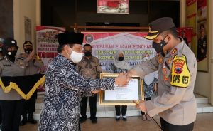 Kapolres Wonogiri Terima Penghargaan dari Rektor UNIBA