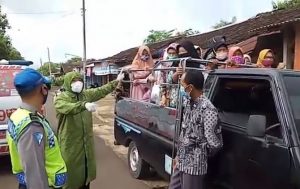 Operasi Yustisi : Pulang Rombongan Emak-Emak Disetop Satgas Covid Di Jatisrono