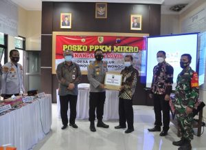 Kapolres Kunjungi Di Posko PPKM Mikro Desa Bulusulur