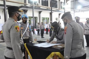 Kapolres Pimpin Sertijab Kabag Sumda dan Empat Kapolsek Sertijab Kabag Sumda dan Empat Kapolsek Di Pimpin Kapolres