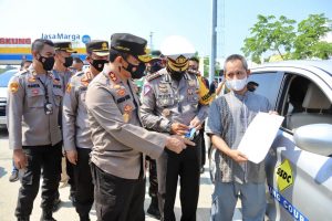 Kapolda Jateng Cek Pemeriksaan Arus Balik Lebaran di Gerbang Tol Kalikangkung