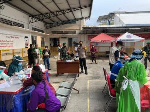 Kapolres Wonogiri Pantau Jalannya Screening Rapid Test Pemudik di Terminal Giri Adipura