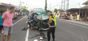 Wanita Asal Sukoharjo Pengendara Mobil City Tewas Setelah Adu Banteng Dengan Truk