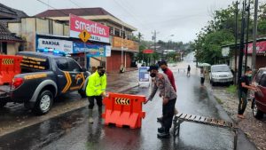 Jalanan dan Lahan Pertanian Di Eromoko Tergenang Banjir, Ini Sebabnya