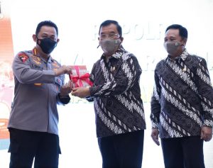 Kapolri: Buku ‘Bhayangkara Sejati Mengabdi Tanpa Henti’ Jadi Renungan Polri untuk Jadi Lebih Baik. 