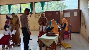 Ratusan Siswa SD Manyaran Terima Vaksin Dosis Pertama