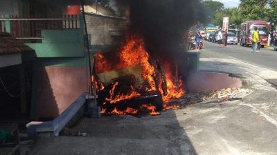 Simpangan Kendaraan, Mobil Daihatsu Espass Tabrakan Diri Ke Tembok Warga Jatibedug Wonogiri