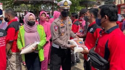 Kapolres Wonogiri Rayakan Hut LaluLintas Dengan Bagikan Sembako