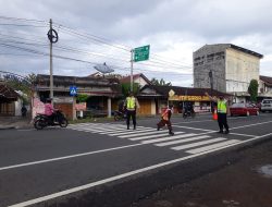 “Hati-Hati dik” Anggota Polsek Selogiri Cegah Laka Lantas