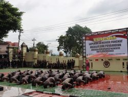 Penutup Tahun 45 Anggota Polres Wonogiri Mandi Kembang, Kenapa ? Ternyata ini Alasannya