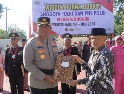 Kapolres Pimpin Upacara Wisuda Purna Bhakti 15 Personil Polres Wonogiri