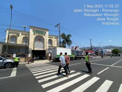 Srikandi Polres Wonogiri Gelar Patroli Jumat, Cegah Tindak Kejahatan Di Hari Jumat