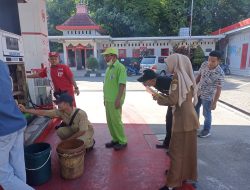 Kementerian Perdagangan melakukan Uji Tera atau pengecekan standar takaran Bahan Bakar Minyak (BBM) di beberapa SPBU di Kabupaten Wonogir