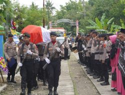 Polres Wonogiri Gelar Upacara Pemakaman Purnawirawan Polri