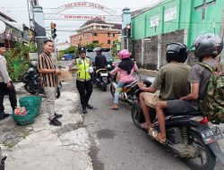 Berbagi Berkah di Bulan Ramadhan, Polisi di Wonogiri Kembali Bagikan Takjil