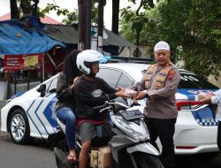 Semarak Ramadhan, Kapolres Wonogiri Kembali Bagikan Takjil Gratis