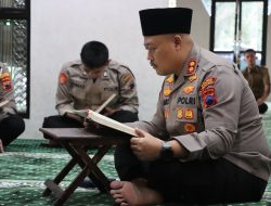 Ramadhan Penuh Berkah, Kapolres Wonogiri Ikuti Tadarus Al Quran di Masjid Al Maruf Polres Wonogiri